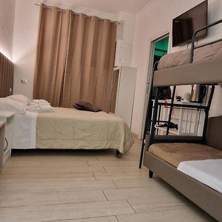 Mr. Charlie Brown Hotel โรม ภายนอก รูปภาพ