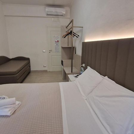 Mr. Charlie Brown Hotel โรม ภายนอก รูปภาพ