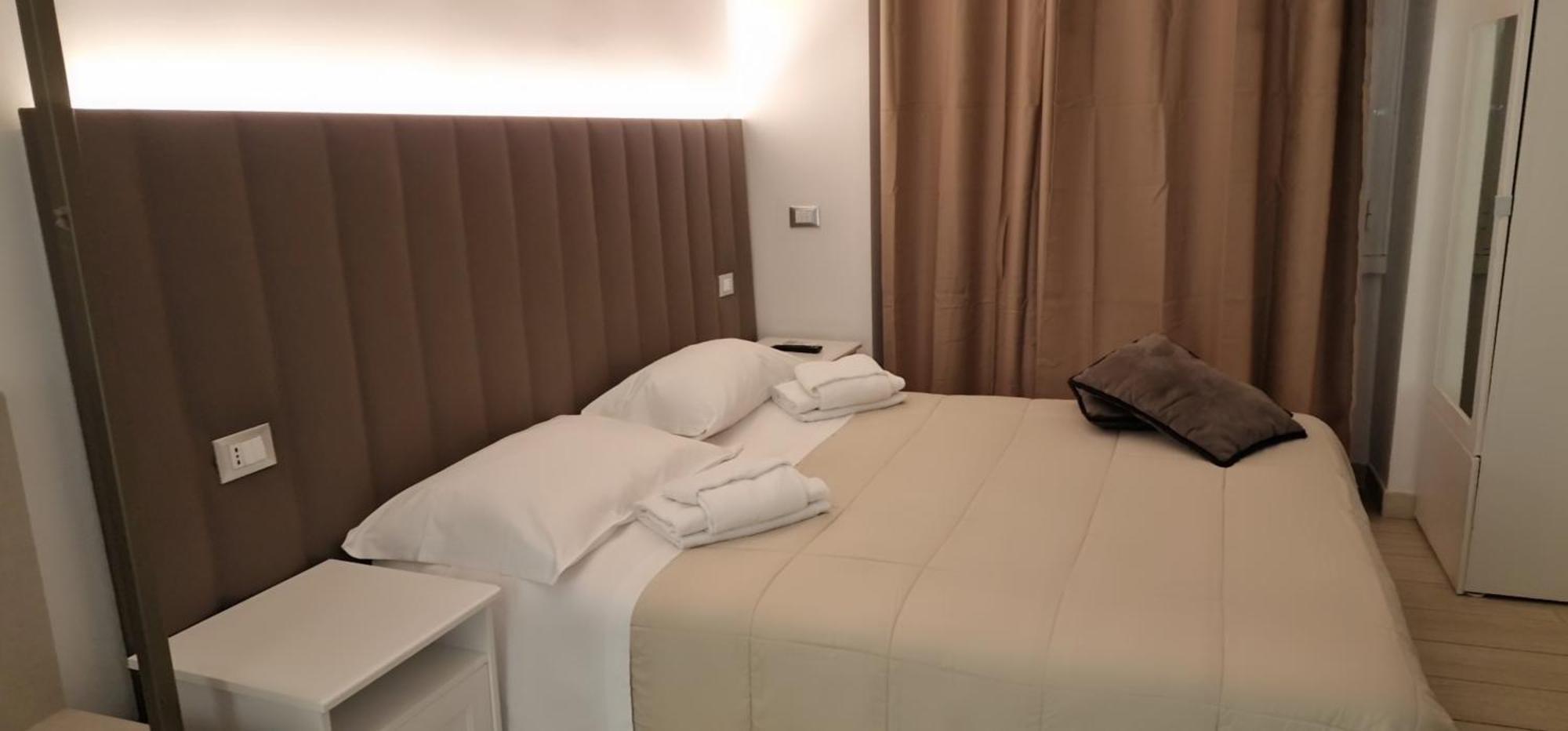 Mr. Charlie Brown Hotel โรม ภายนอก รูปภาพ