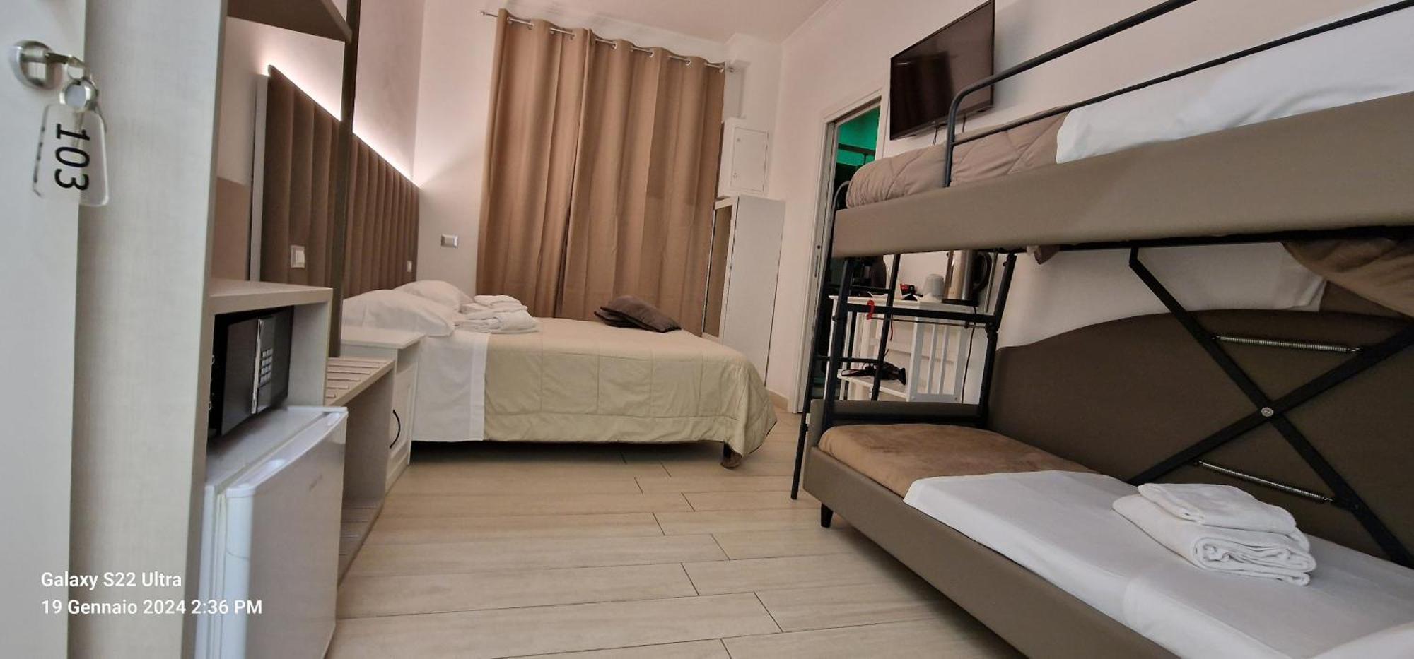 Mr. Charlie Brown Hotel โรม ภายนอก รูปภาพ