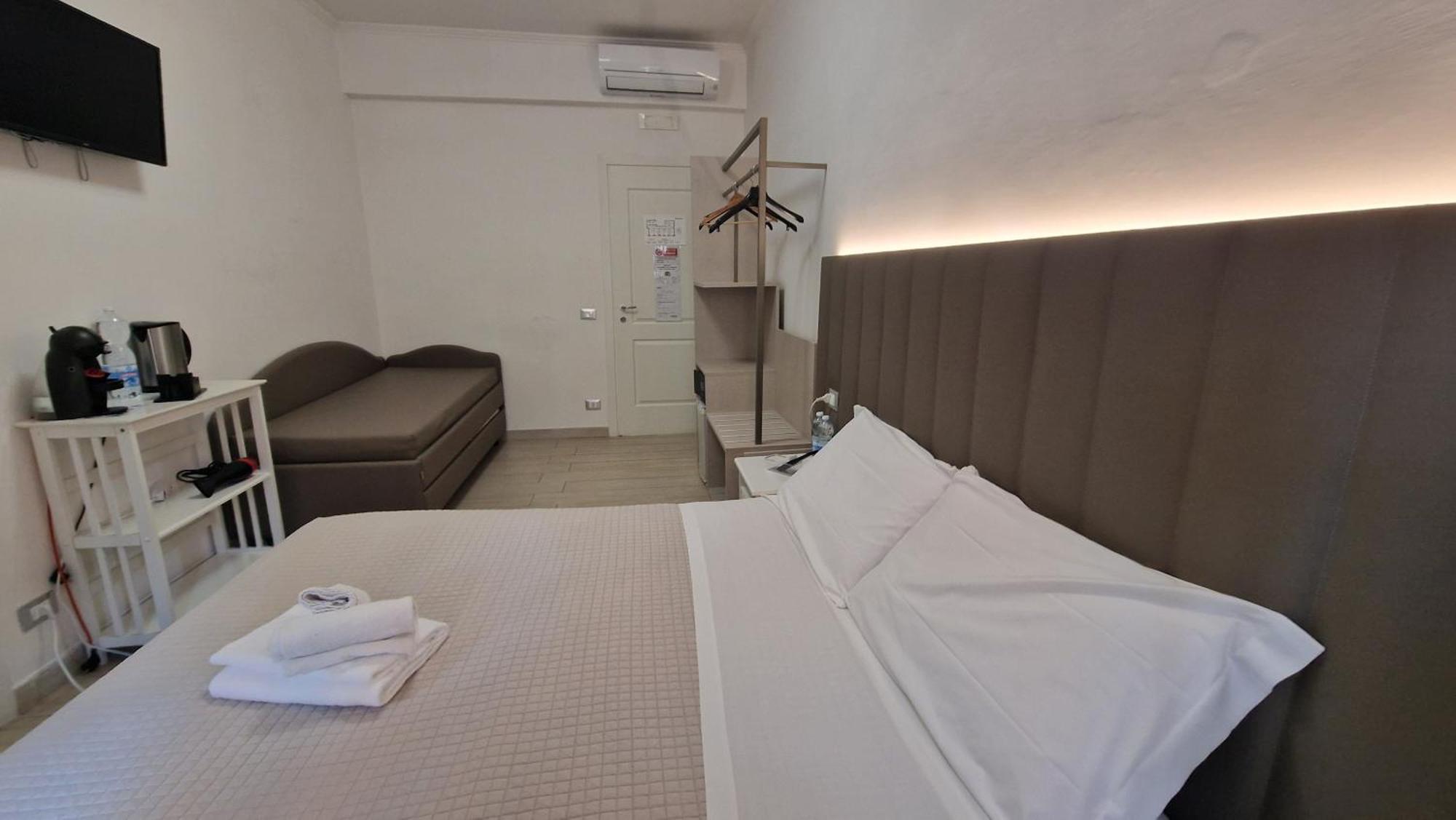 Mr. Charlie Brown Hotel โรม ภายนอก รูปภาพ