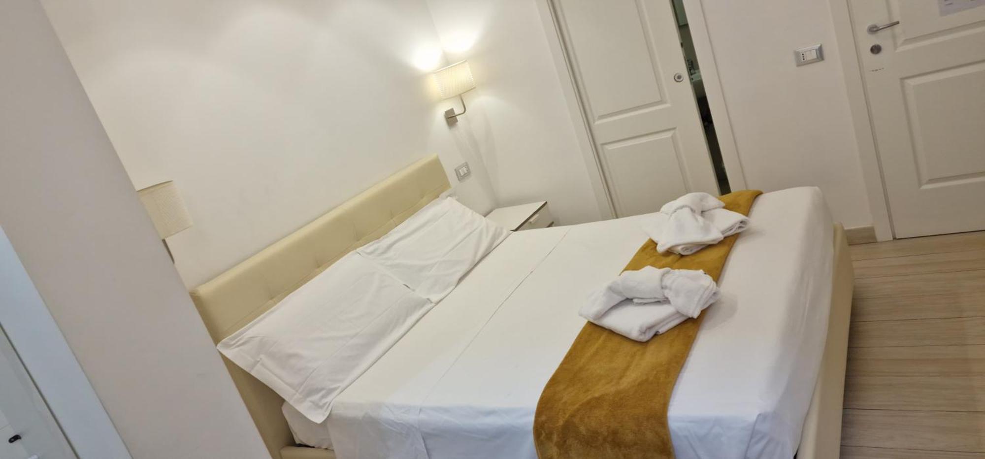 Mr. Charlie Brown Hotel โรม ภายนอก รูปภาพ