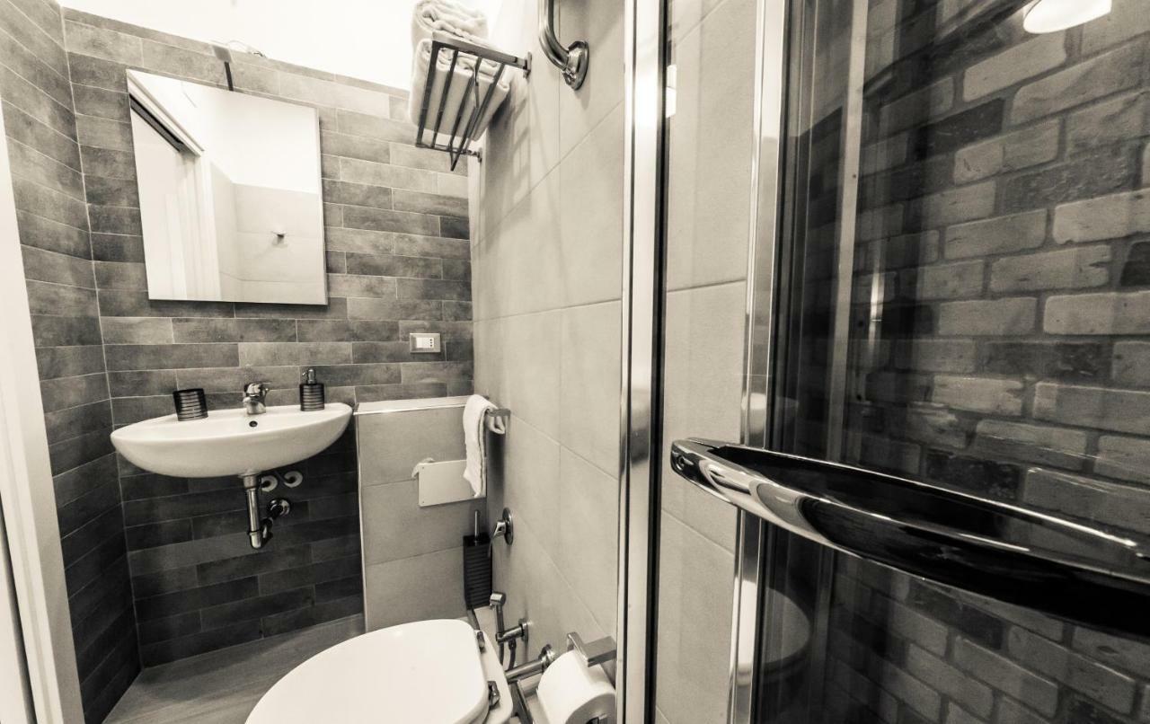 Mr. Charlie Brown Hotel โรม ภายนอก รูปภาพ