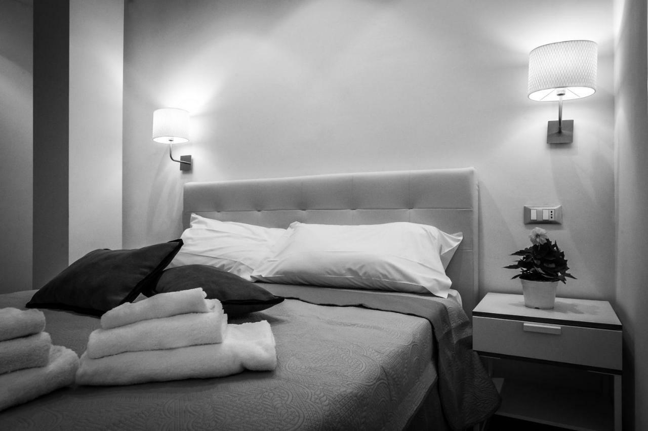 Mr. Charlie Brown Hotel โรม ภายนอก รูปภาพ