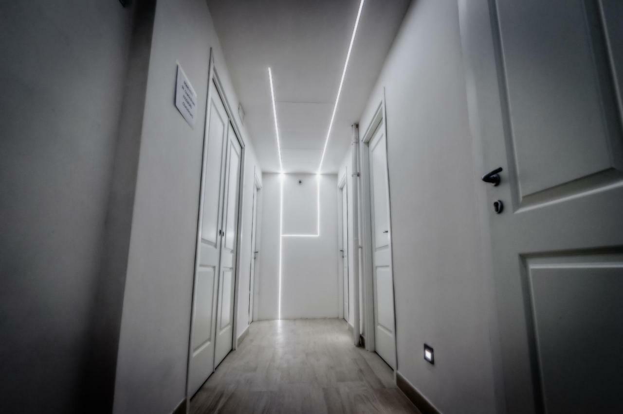 Mr. Charlie Brown Hotel โรม ภายนอก รูปภาพ