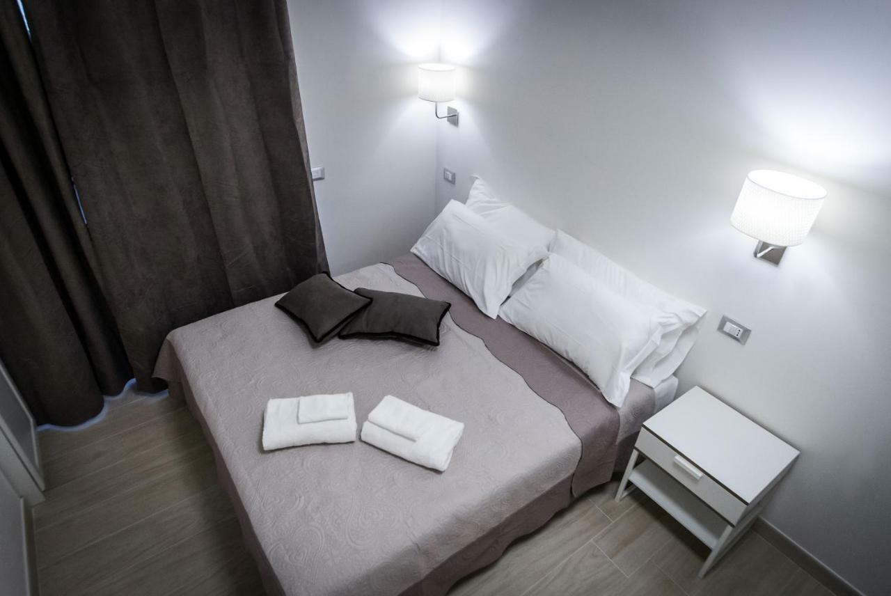 Mr. Charlie Brown Hotel โรม ภายนอก รูปภาพ