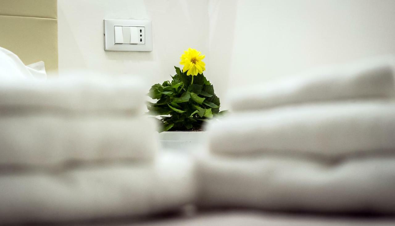 Mr. Charlie Brown Hotel โรม ภายนอก รูปภาพ